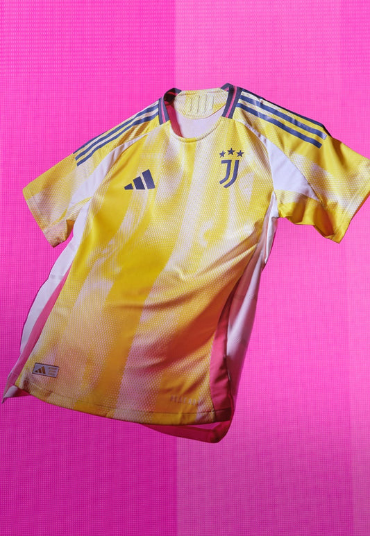 Juventus 24/25 away kit