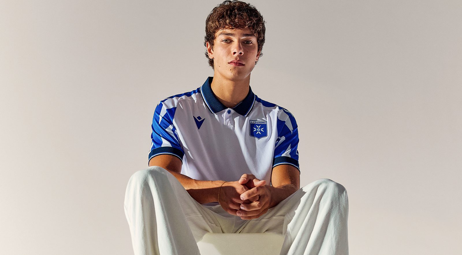 ¿Por qué Macron está creando las camisetas de fútbol más deseadas del momento?