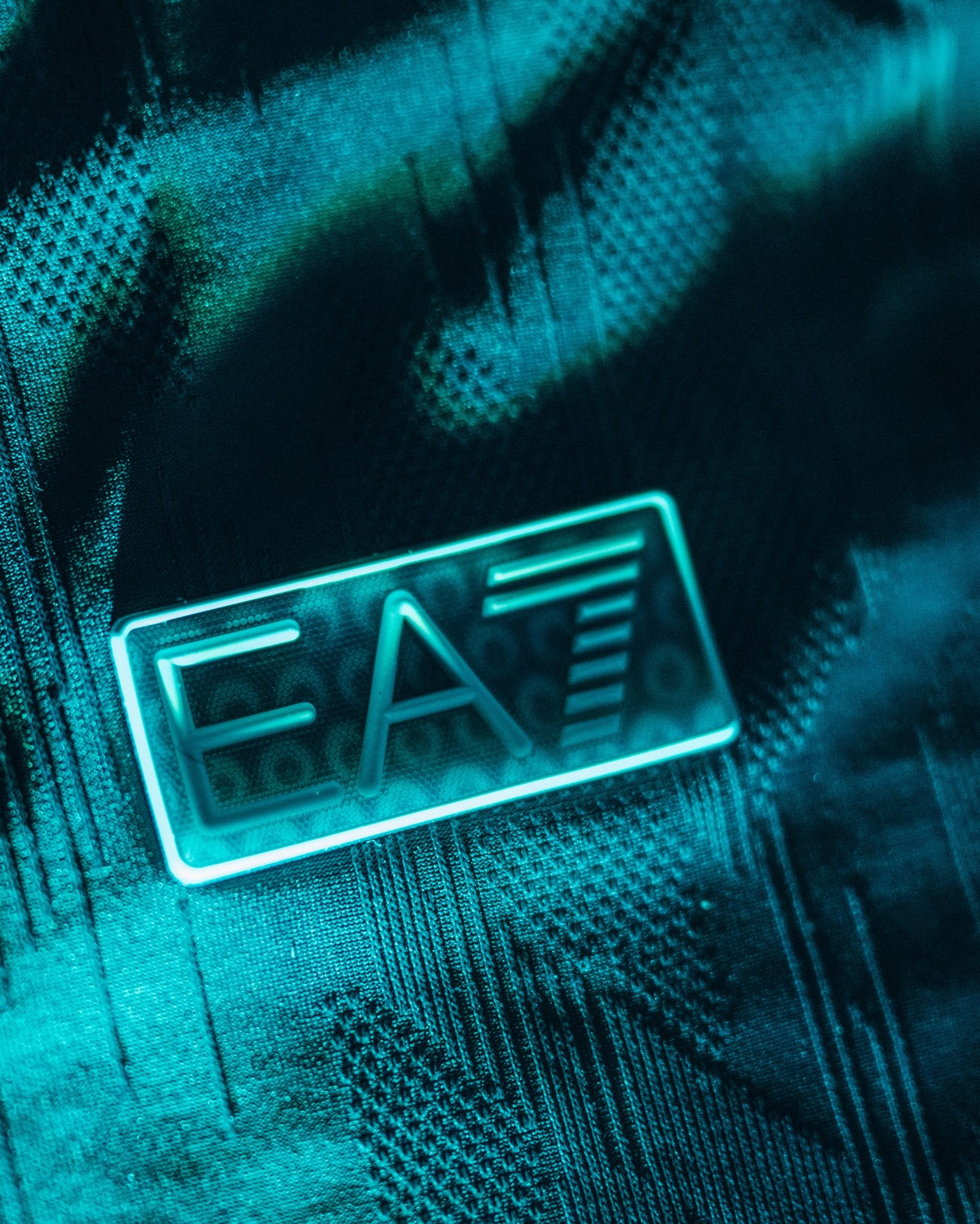 Napoli y EA7 Despiertan al Munaciello: La Camiseta que Brilla en la Oscuridad para Halloween