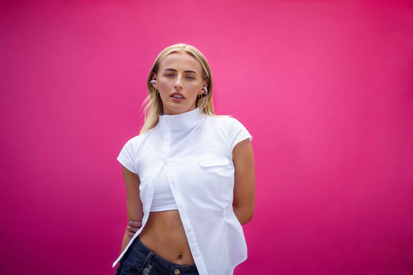 Chloe Kelly se convierte en embajadora de Shokz: la campaña "Always More" llega con la estrella del Arsenal