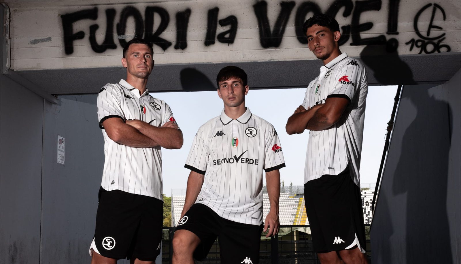 ¿Son los uniformes del Spezia Calcio 2026/27 demasiado buenos para la Serie C?