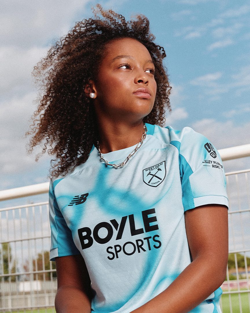 West Ham United y New Balance presentan su tercera camiseta 2026/27: un diseño inspirado en su icónico himno