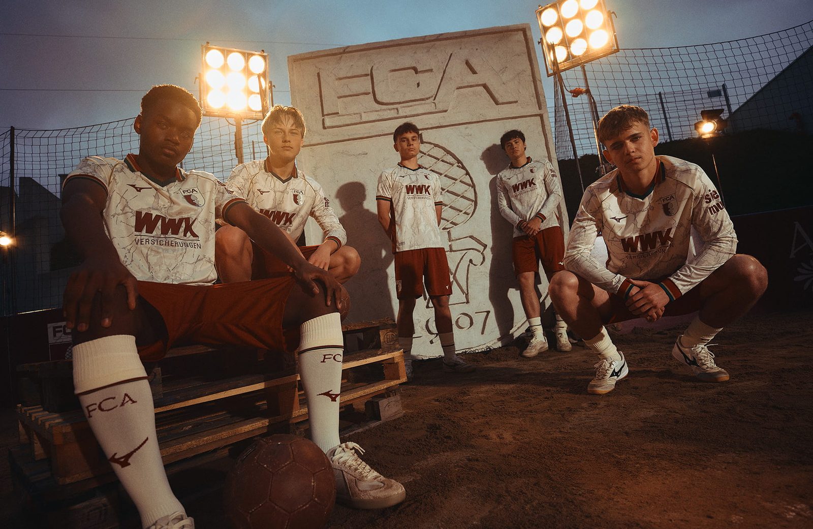 FC Augsburg y Mizuno Presentan su Camiseta de Casa 2026/27: Un Diseño que Cautiva