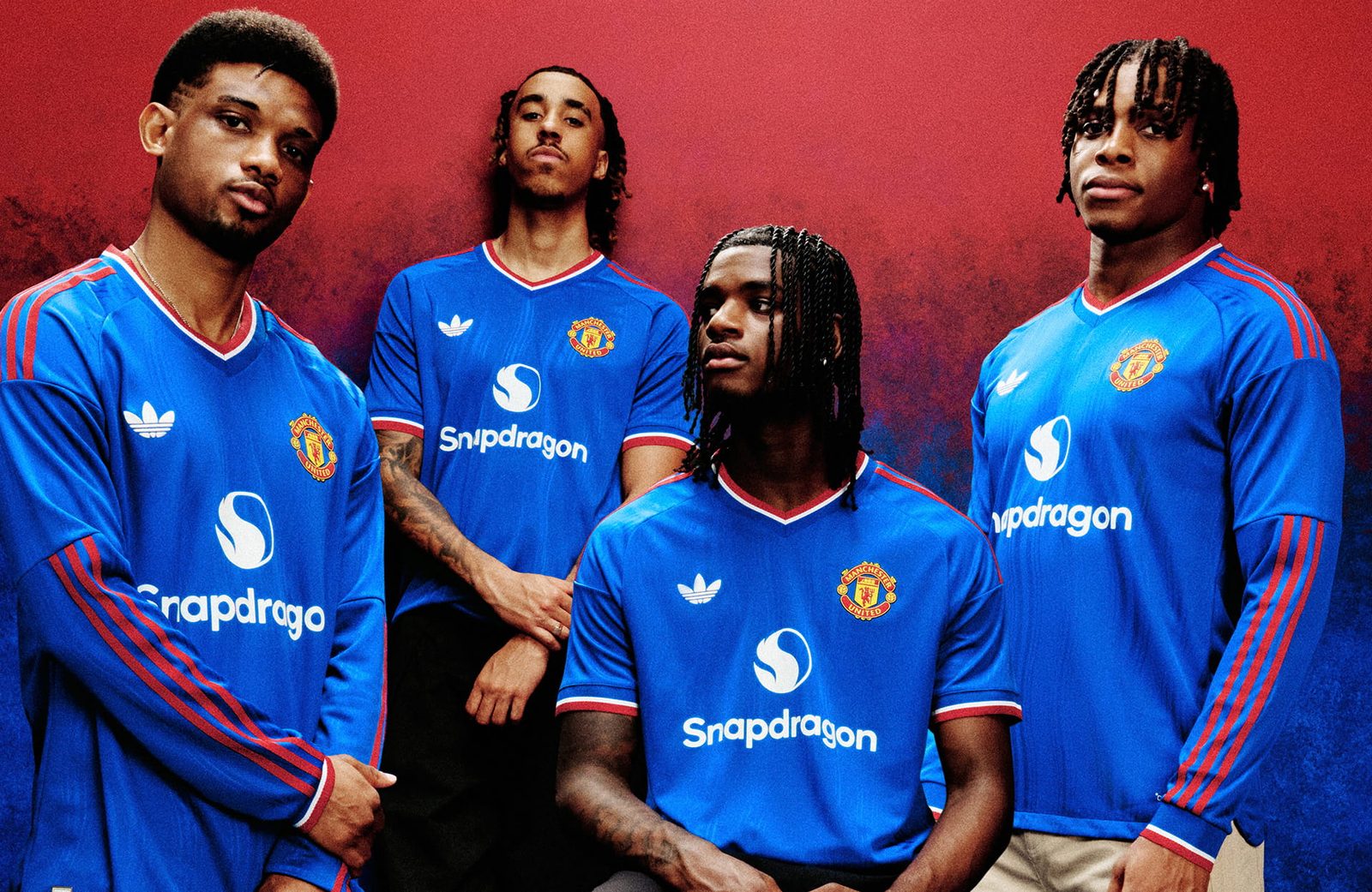 El Manchester United recupera el azul para sus equipaciones de visitante 2026/27